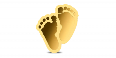 De puur gouden baby voetjes munt